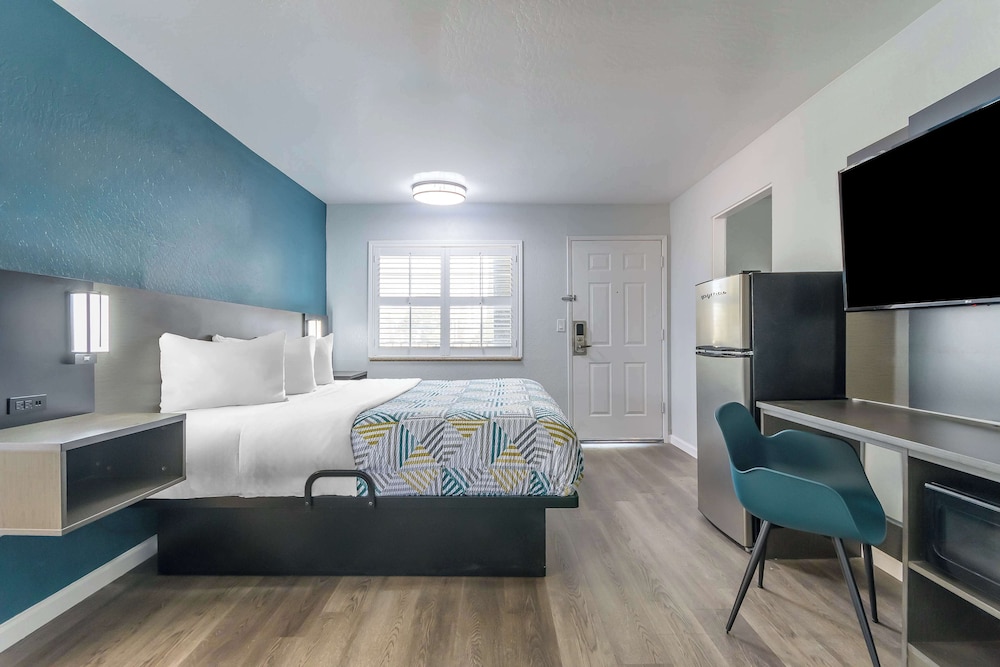 Studio6 Suites Madera, CA - Yosemite 26/51