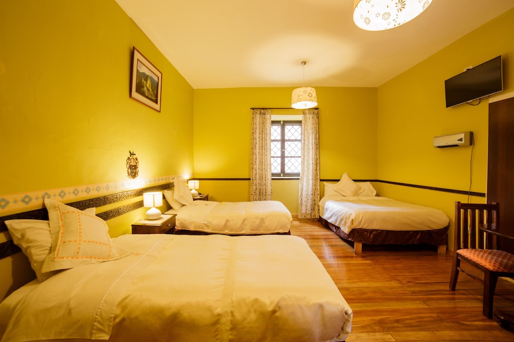 ROOM, QUADRUPLE