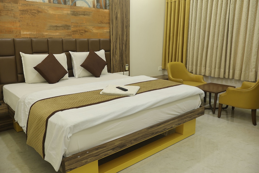 OYO Rooms Thaltej SG Highway 11/51