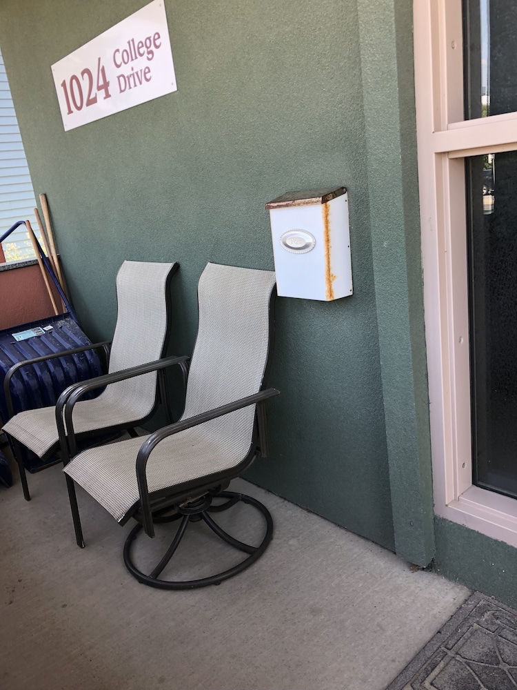 Nettys Nest Visitor Lodge 20/25