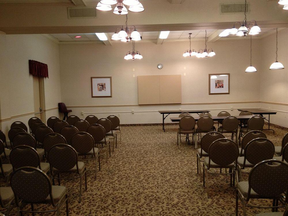 Rodeway Inn & Suites Youngstown 54/60