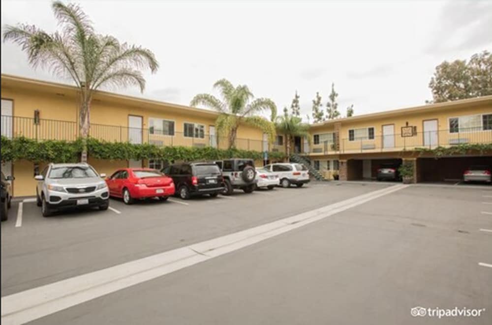 Anaheim Islander Inn And Suites 11/58