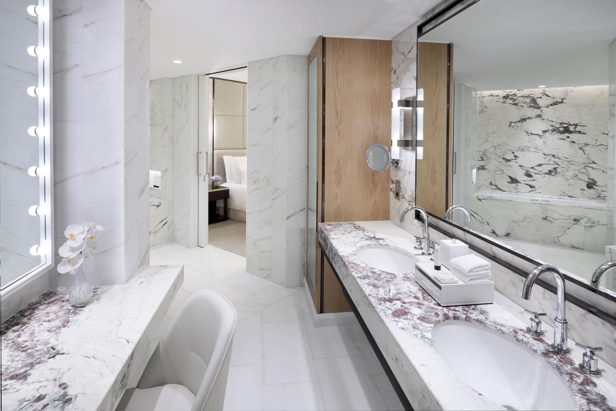 Suite, Fountain View
