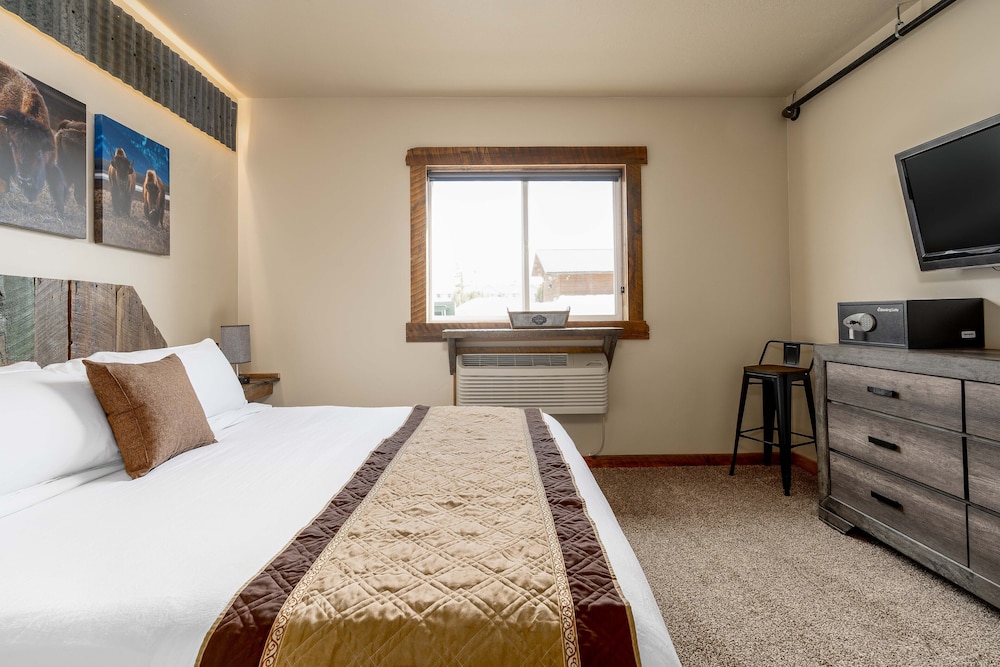 The Adventure Inn Yellowstone 7/42