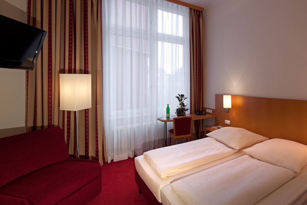Air In Berlin Hotel 38/79