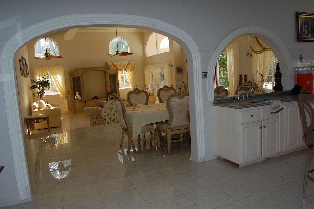 Celebrity Villa Jamaica 46/50