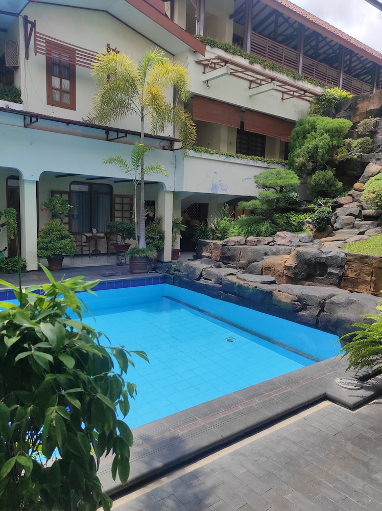Duta Guest House 42/48
