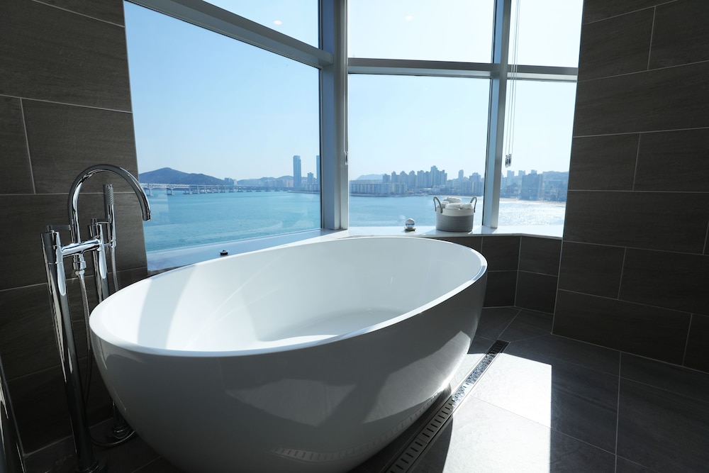 H Avenue Hotel Gwangali Beach 26/50
