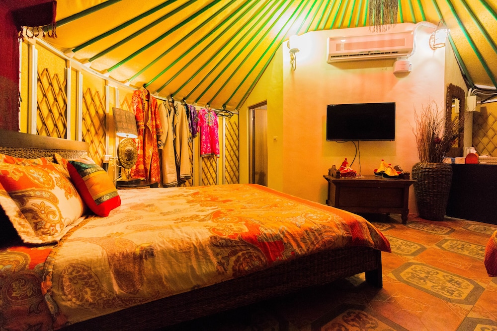 Shan Hai B&B 8/43