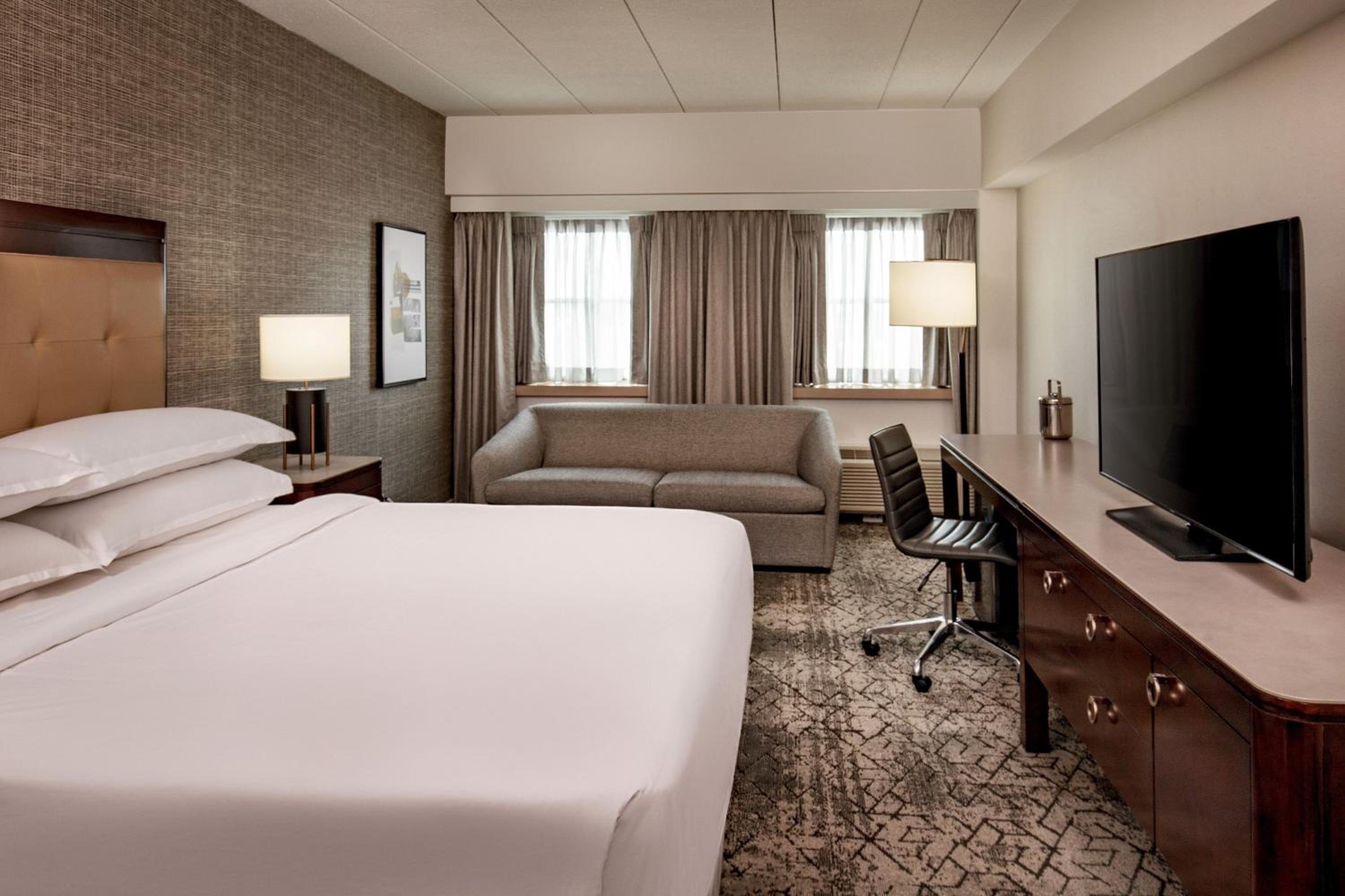 Room at Sheraton Boston Needham Hotel, NEEDHAM - MA