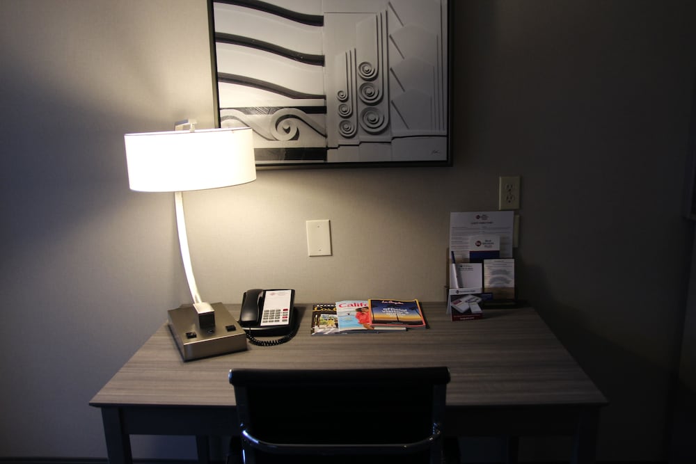 Best Western Plus Executive Inn 29/47