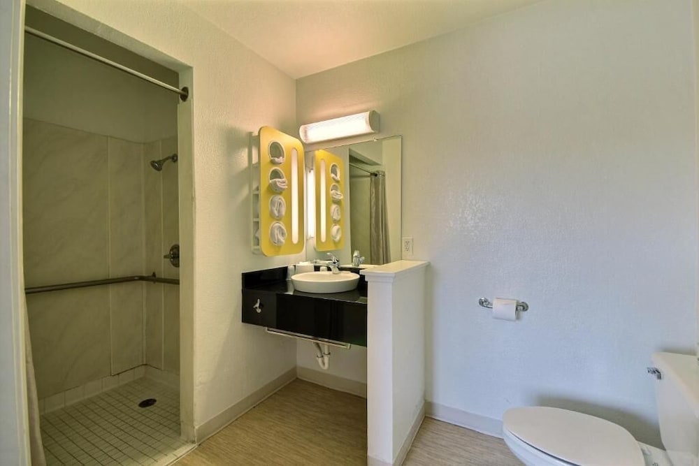 Motel6 San Antonio, TX - West SeaWorld 39/43