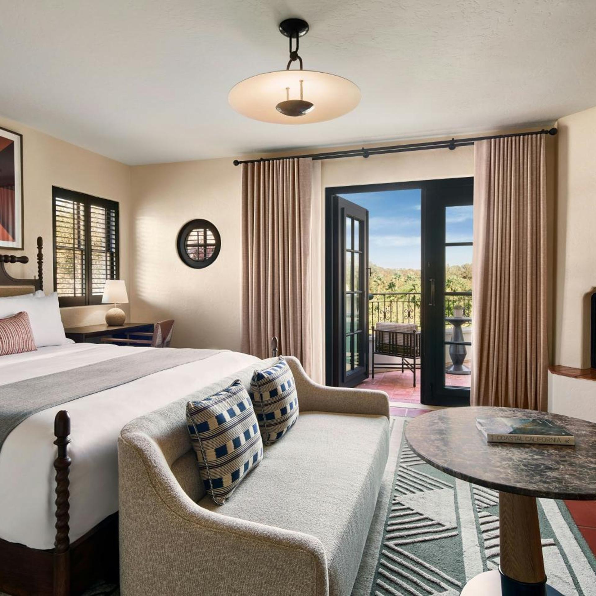 Guest Room, Deluxe, King Bed, Garden View, Balcony