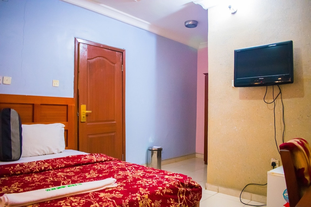 Golden Destiny Hotel Limited 7/100