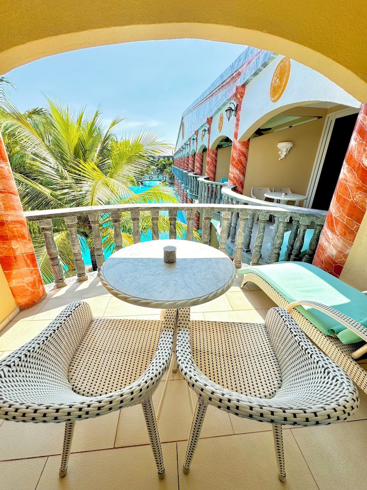 Roman Empire Panglao Boutique Hotel 43/50