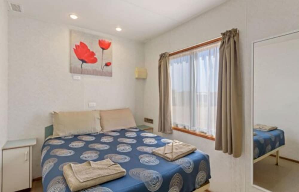 2 Bedrooms, Economy, Cabin, 1 Double and 2 Bunk Beds