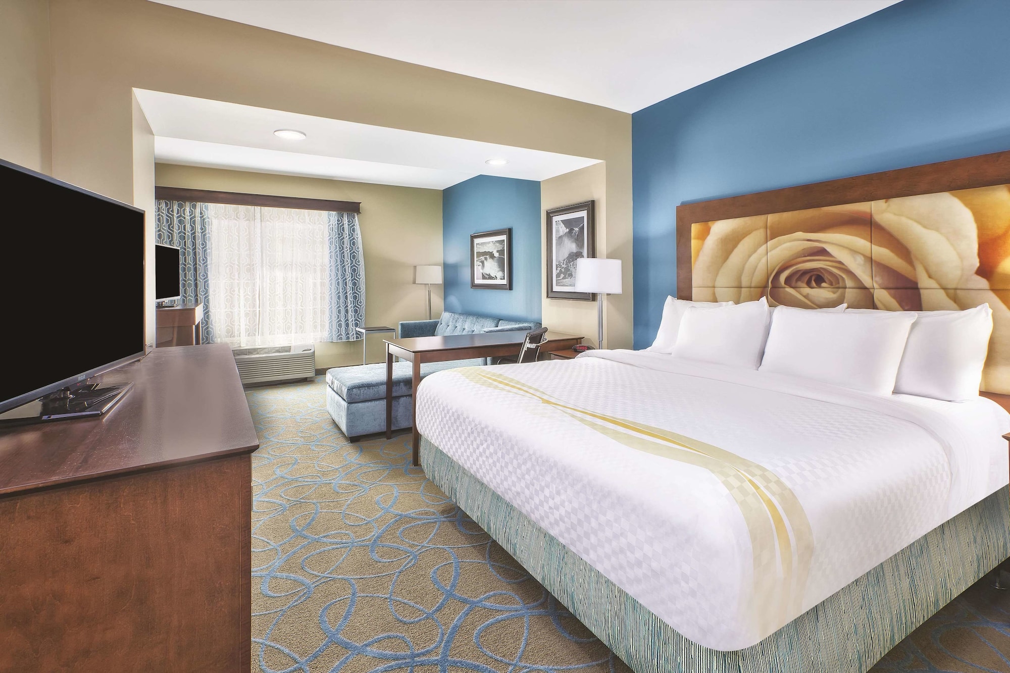 DELUXE, KING BED
