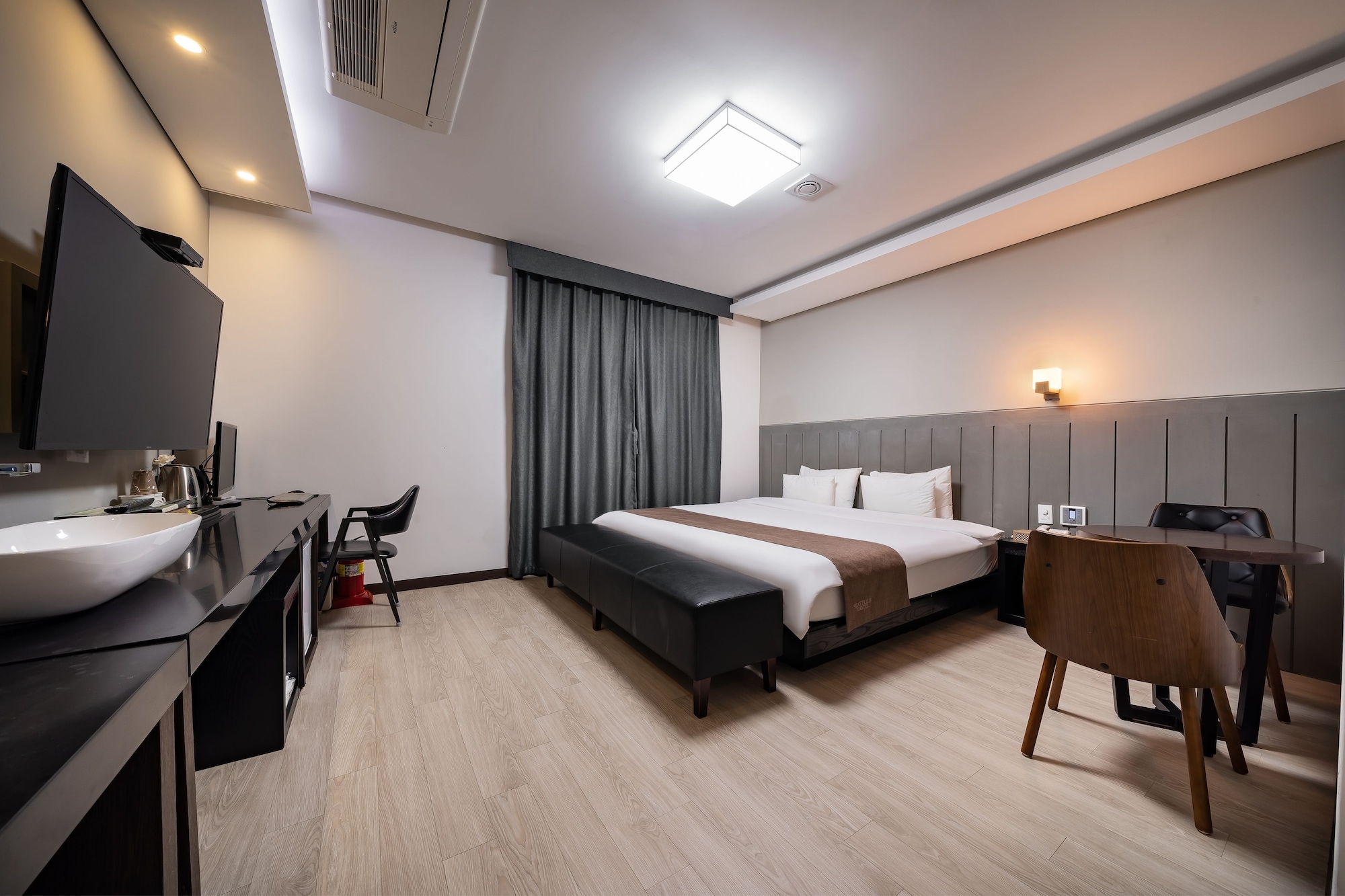 DELUXE, DOUBLE BED