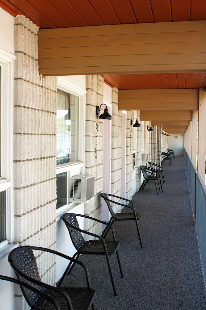 Auberge Resto Le Parasol 36/48