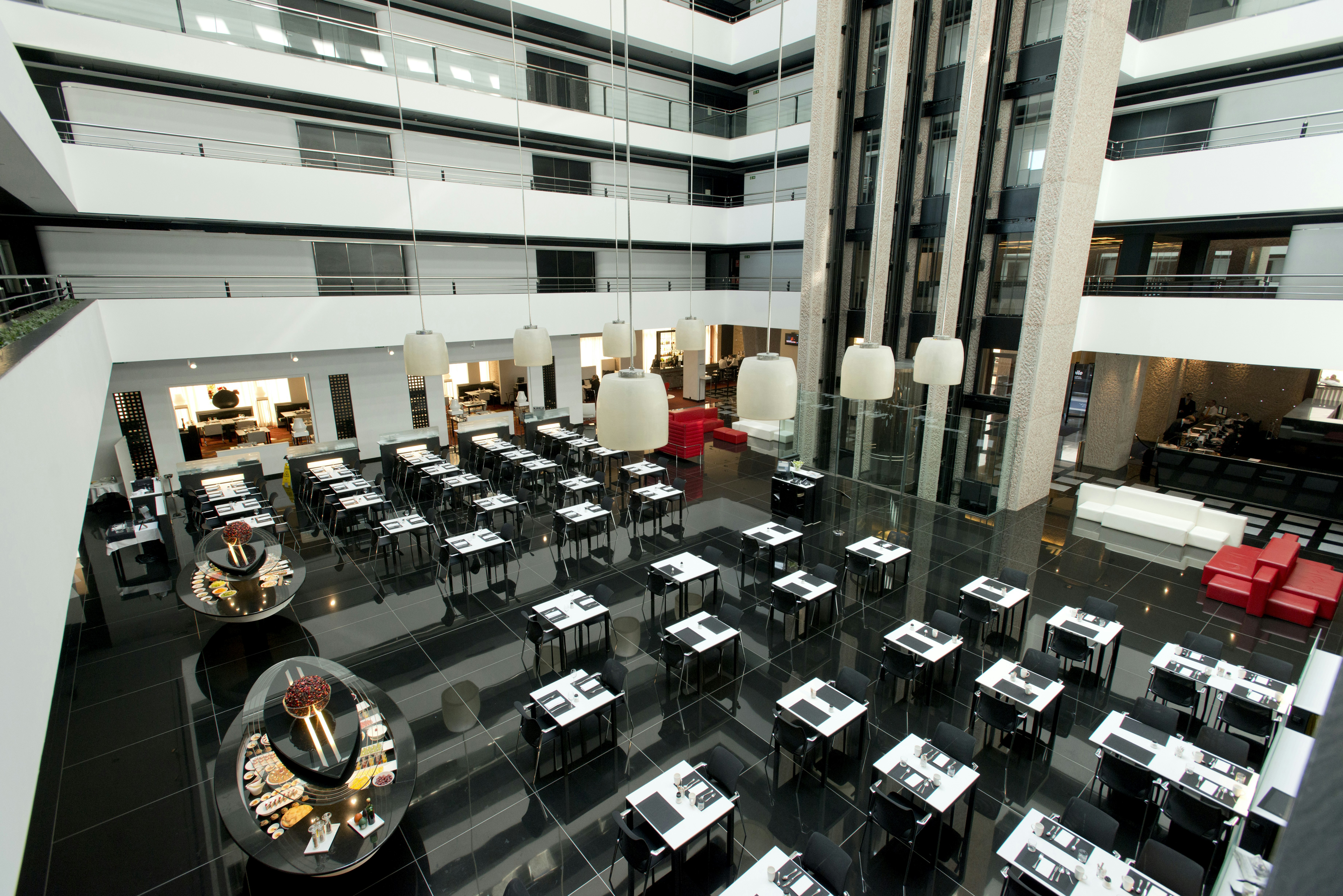 Hilton Madrid Airport 75/77