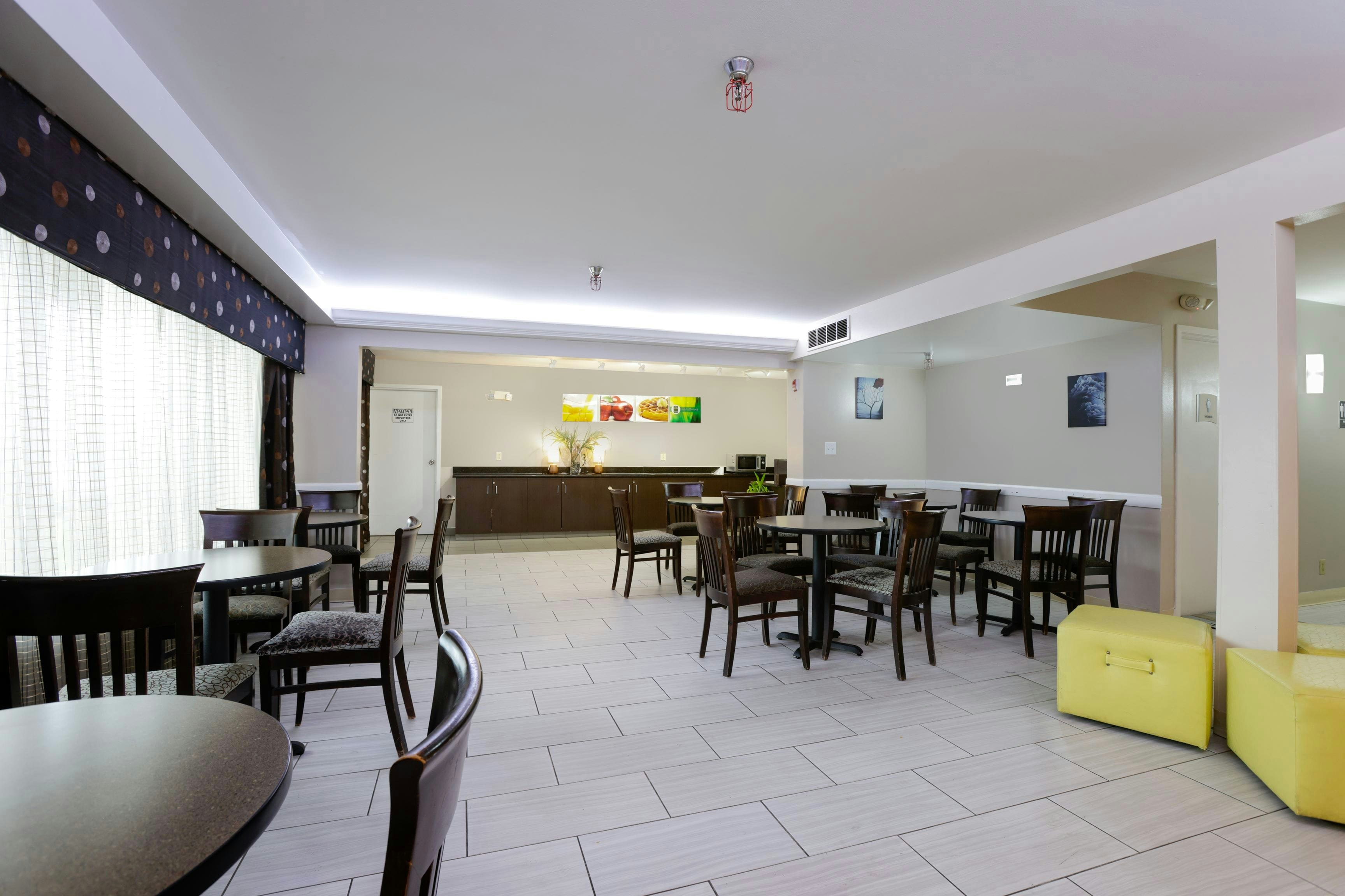 Copley Inn & Suites By OYO Akron OH 58/74
