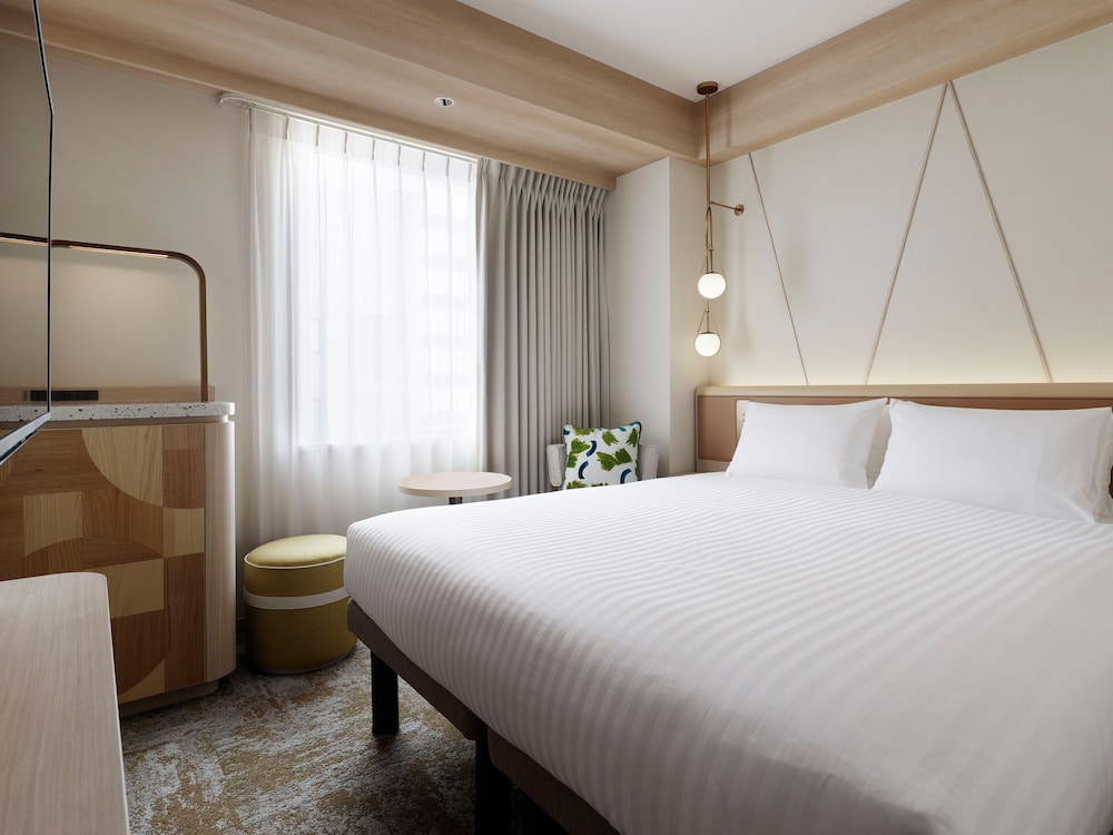 STANDARD, QUEEN BED