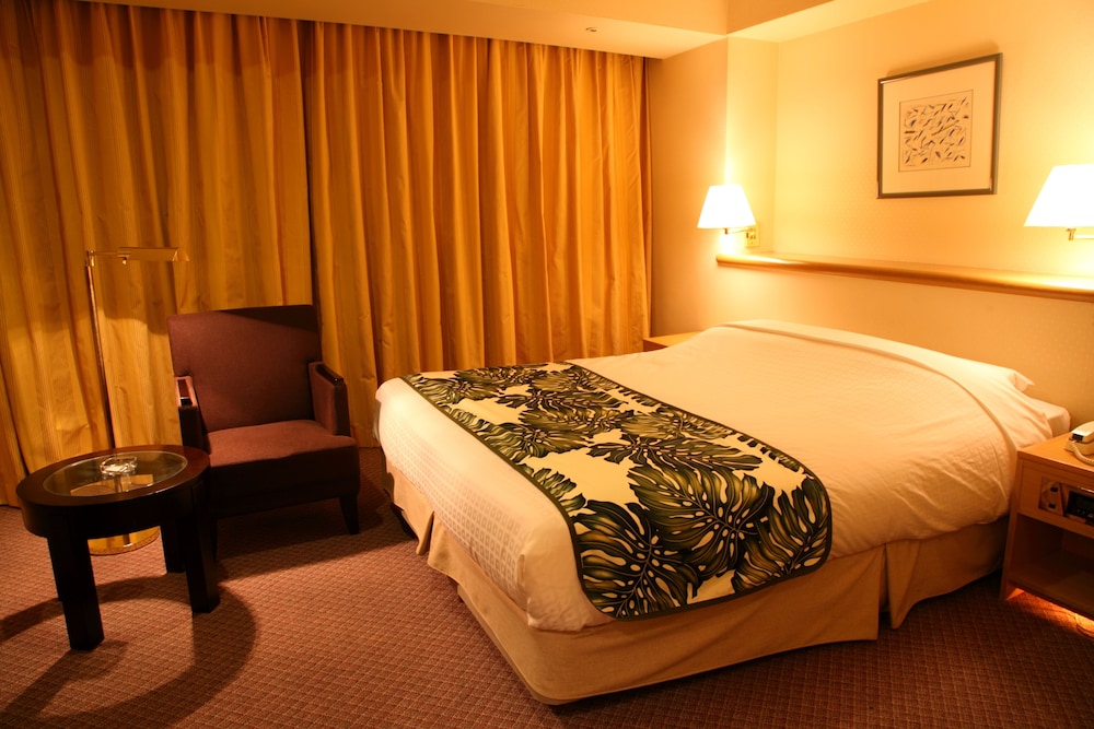 Deluxe, Queen Bed, City View, Smoking