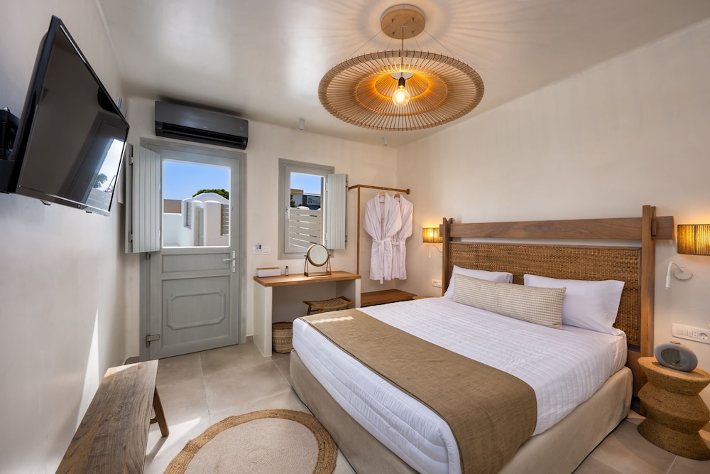 Suite, King Bed, Outdoor Jetted Tub