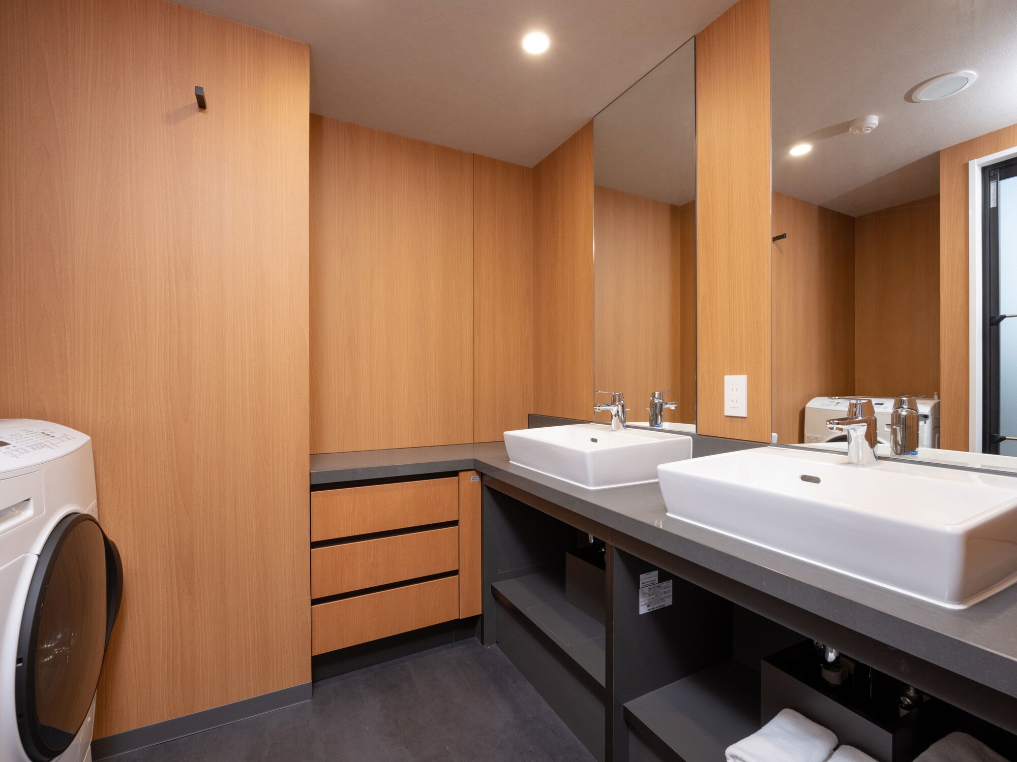 جناح بريميوم بأربعة أسرّة بغرفتي نوم، MIMARU Tokyo Station East 4/4