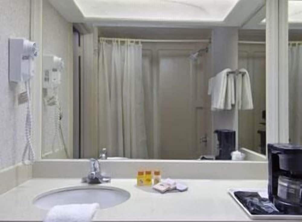 Motel6 New Brunswick, NJ 40/42
