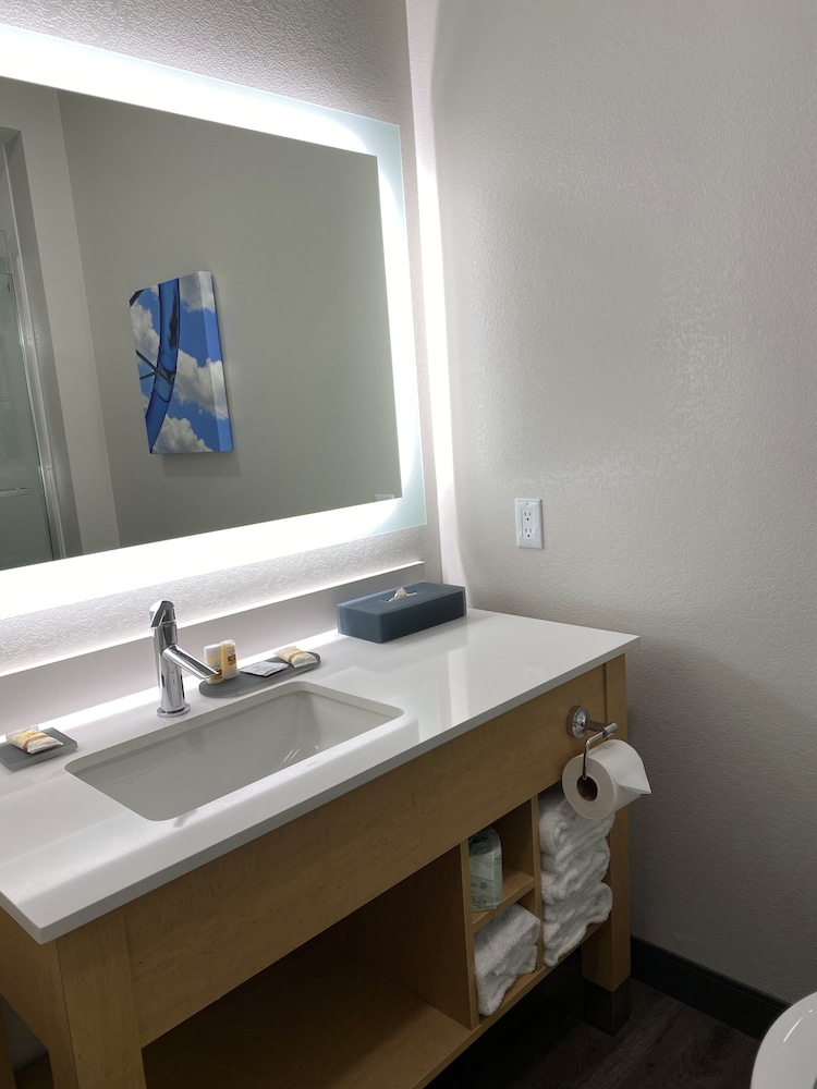 La Quinta Inn & Suites by Wyndham Wisconsin Dells 40/41