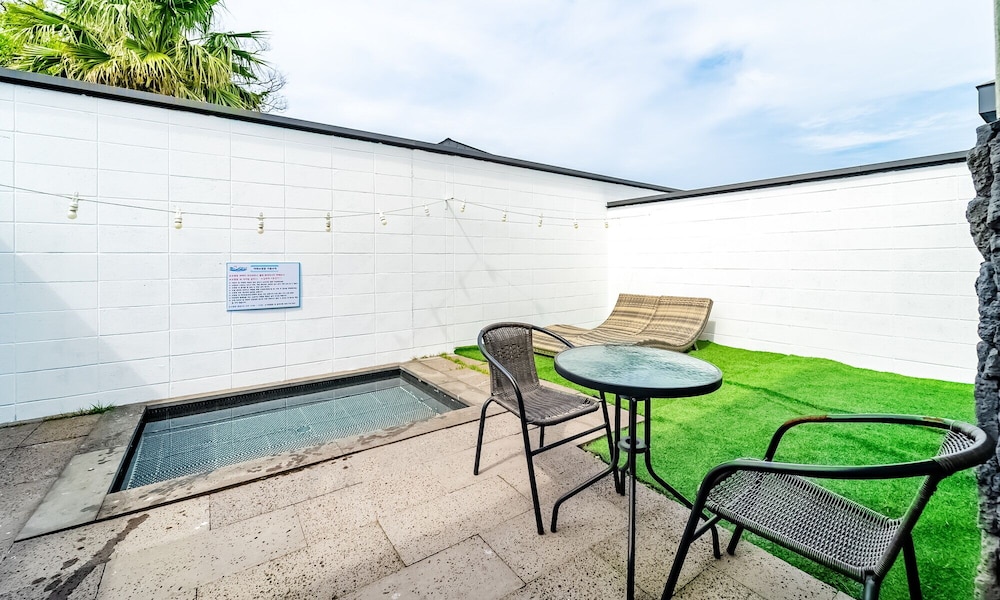 Pool & Villa Sorang 63/70