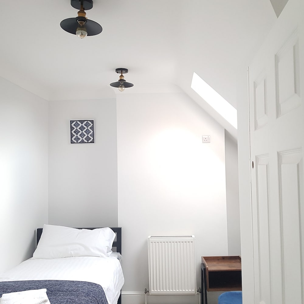 DELUXE, DOUBLE BED