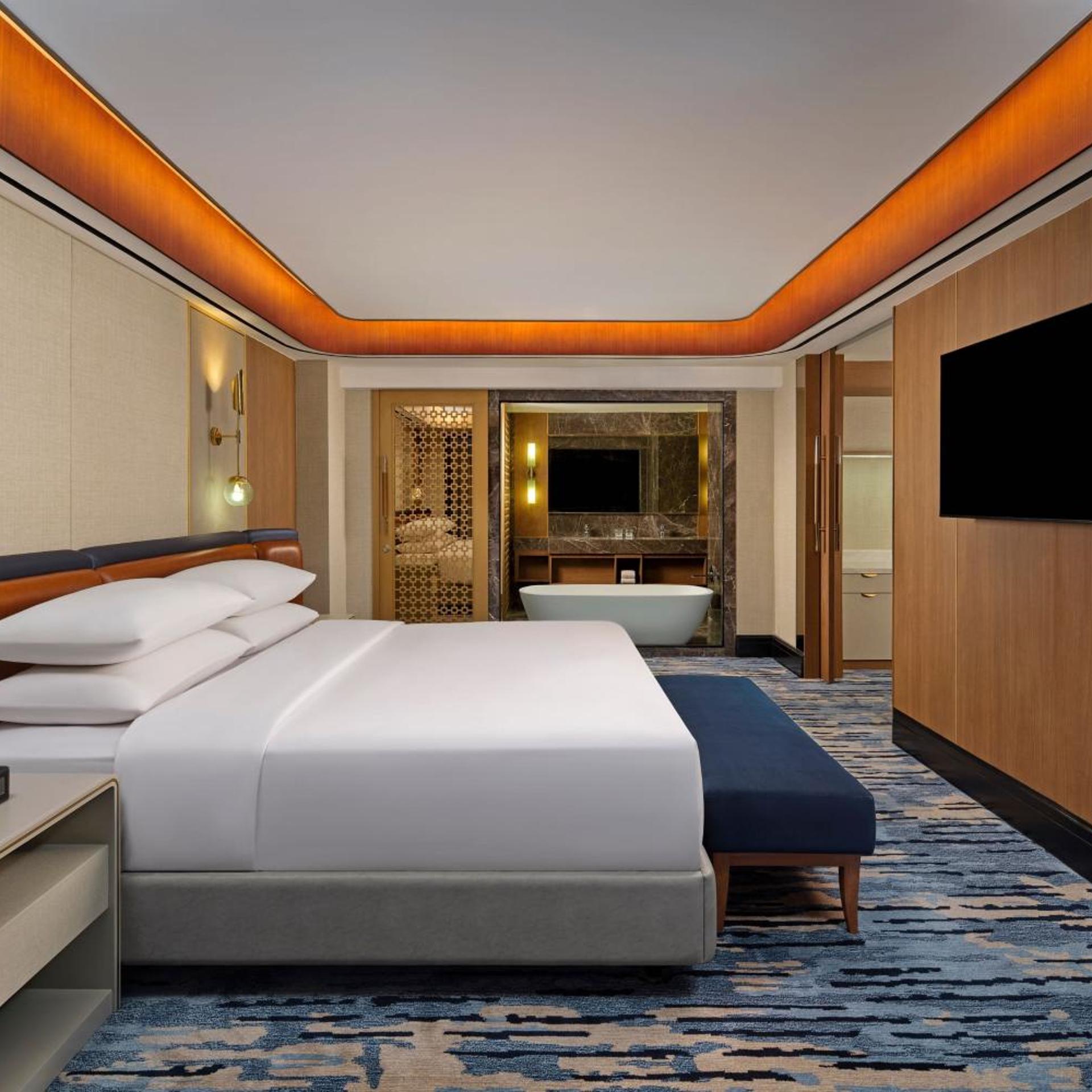 2 Bedrooms, Ambassador, Suite, 2 King Beds, Club Lounge Access