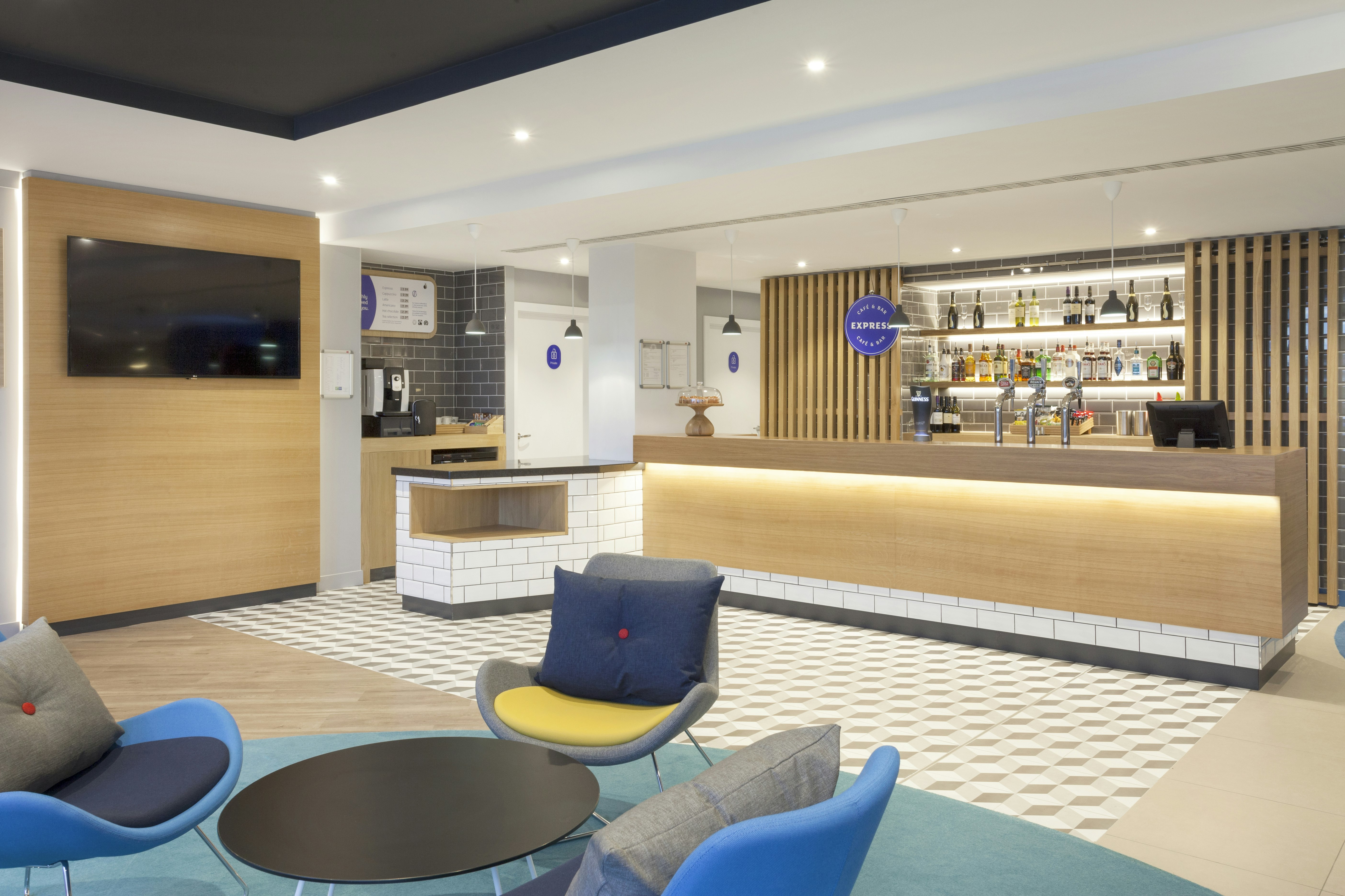 Holiday Inn Express St. Albans - M25, Jct.22 8/76
