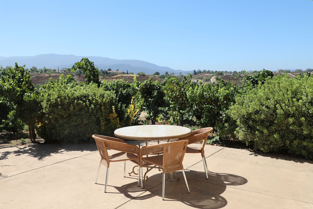 SOUTH COAST WINERY RESORT AND SPA 12/81