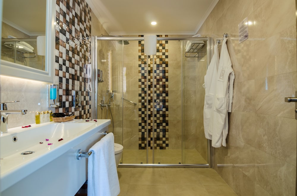 The Lumos Deluxe Resort Hotel and Spa 60/60
