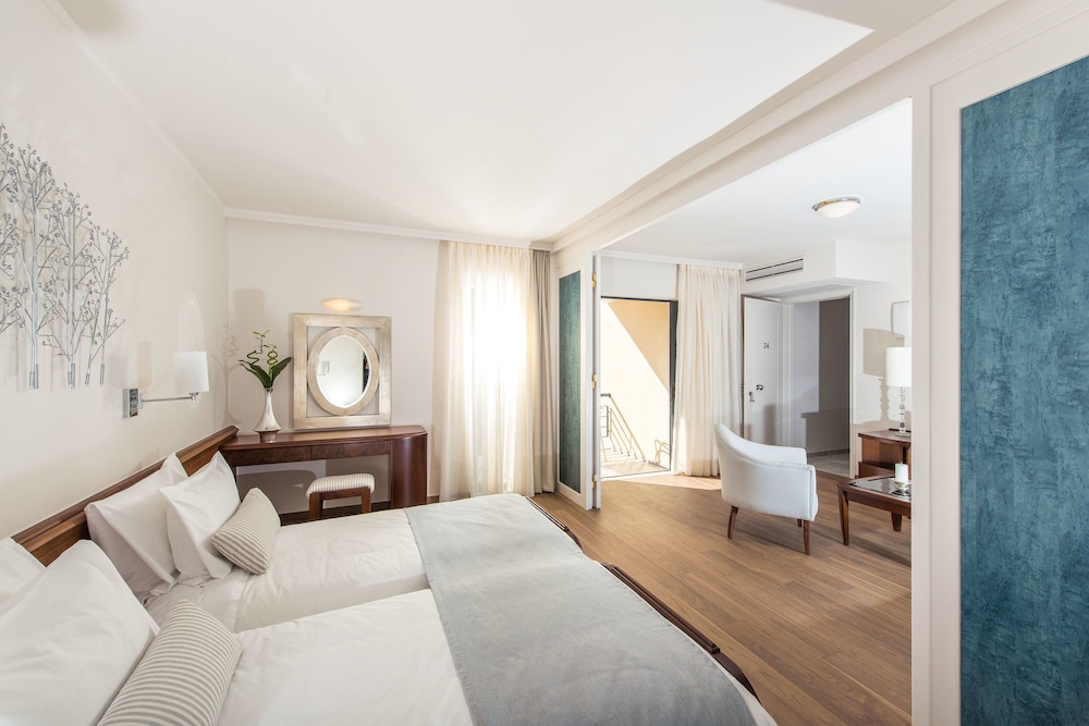 Avra City Boutique Hotel 12/43