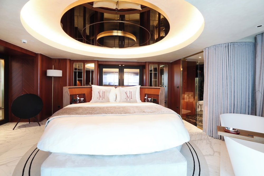 Maestro, Penthouse, King Bed
