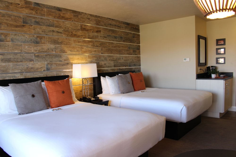 Inn on the Cliff 9/45