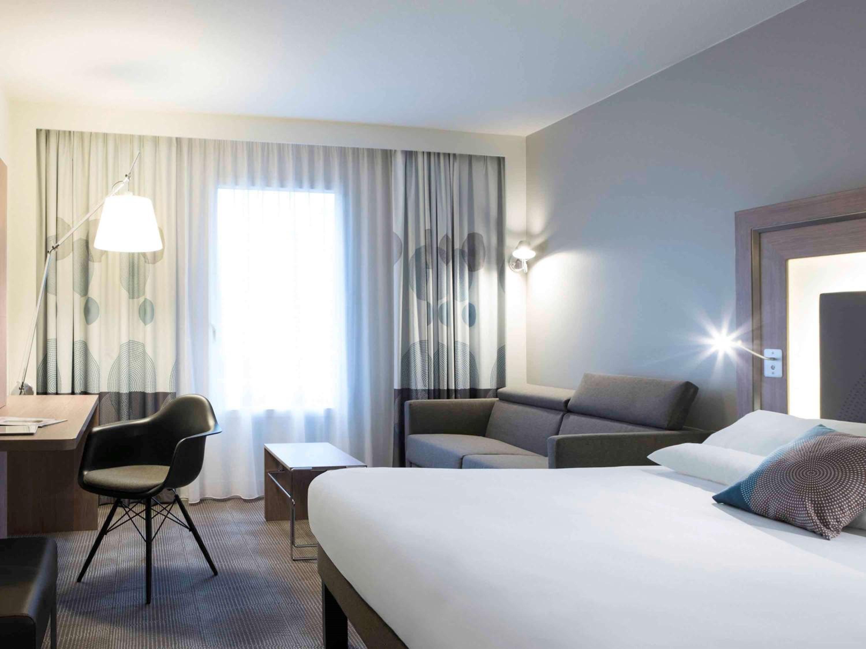 Superior, Double Bed, Sofa, NOVOTEL CHATEAU DE VERSAILLES 3/8