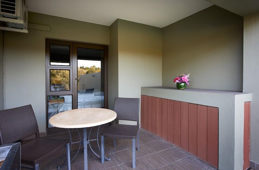 Dynasty Forest Sandown Accommodation 10/69