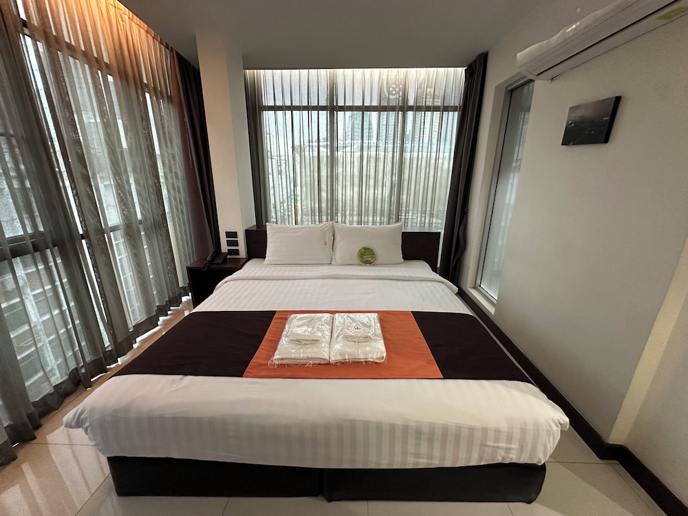 Collection O The Bangkok Airport Link Suite 29/56