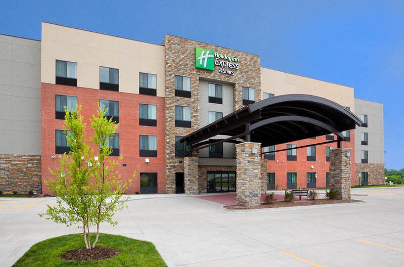 Holiday Inn Express & Suites Davenport, an IHG Hotel 3/26