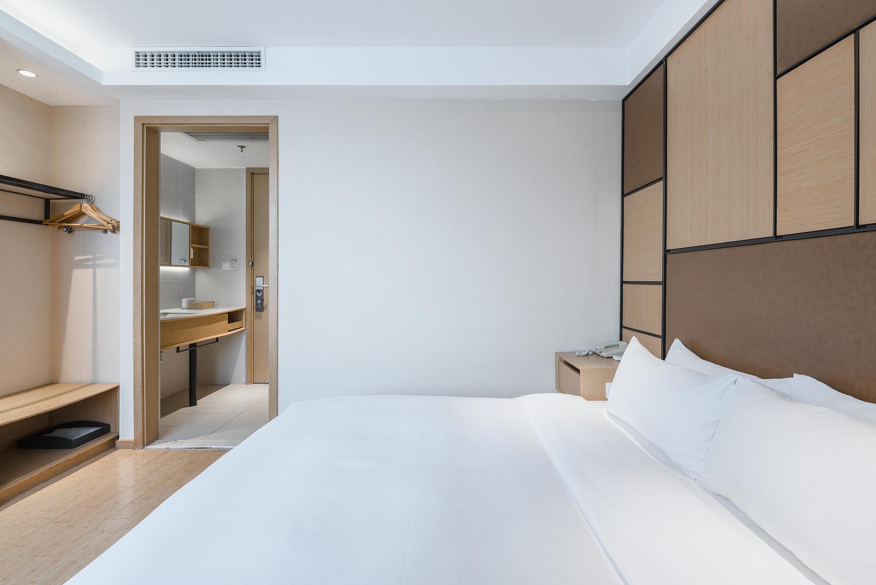 غرفة قياسية بسرير مزدوج، Ji Hotel (Shanghai Zhoupu Wanda Plaza) 2/3