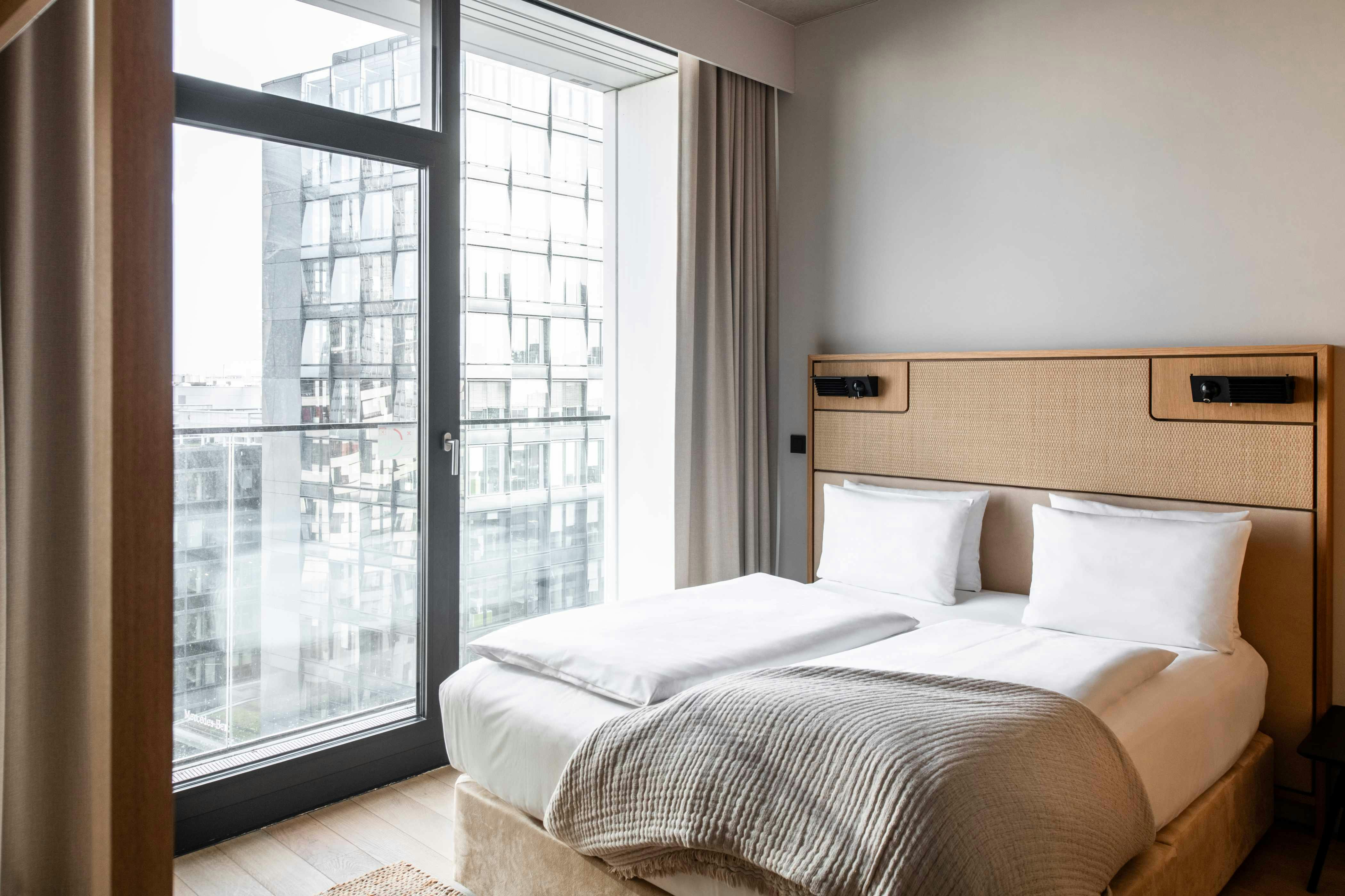 SUITE, CITY VIEW