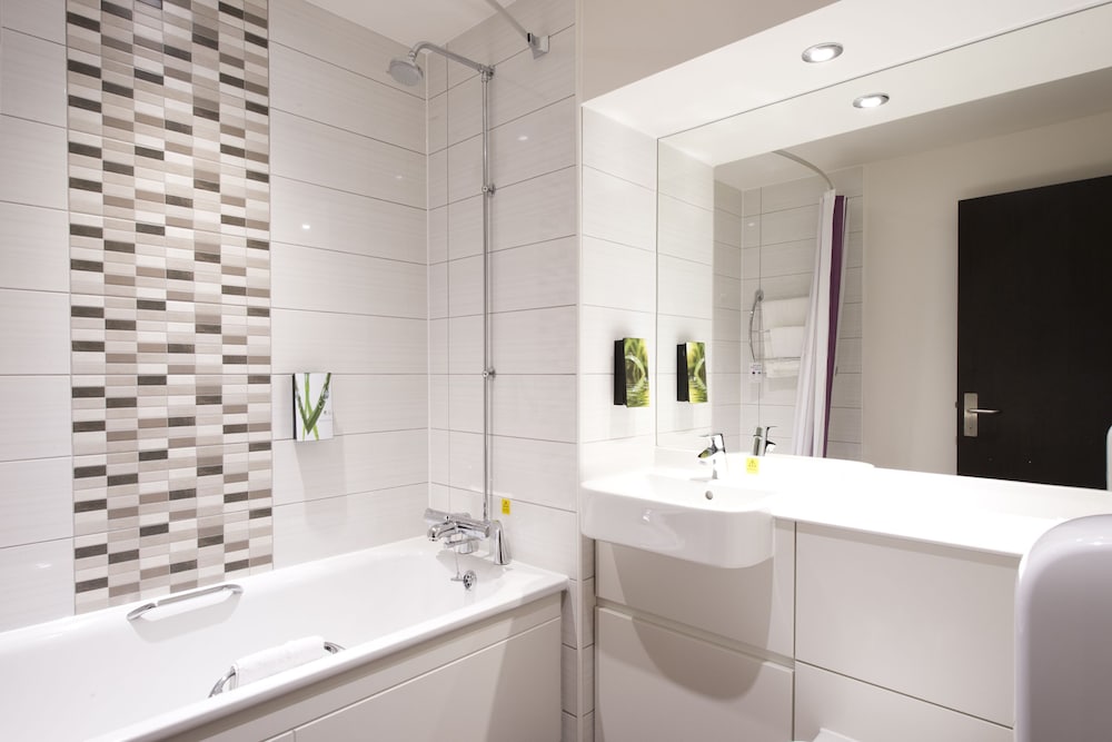 Premier Inn Ware 64/64