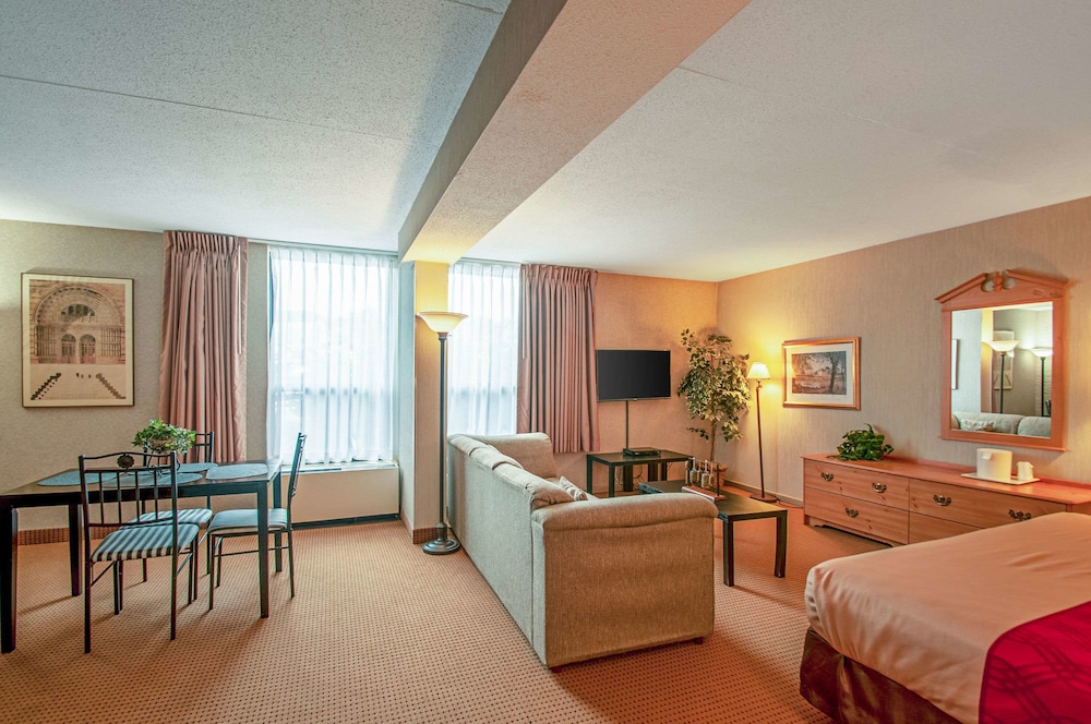 Econo Lodge Metro 26/36