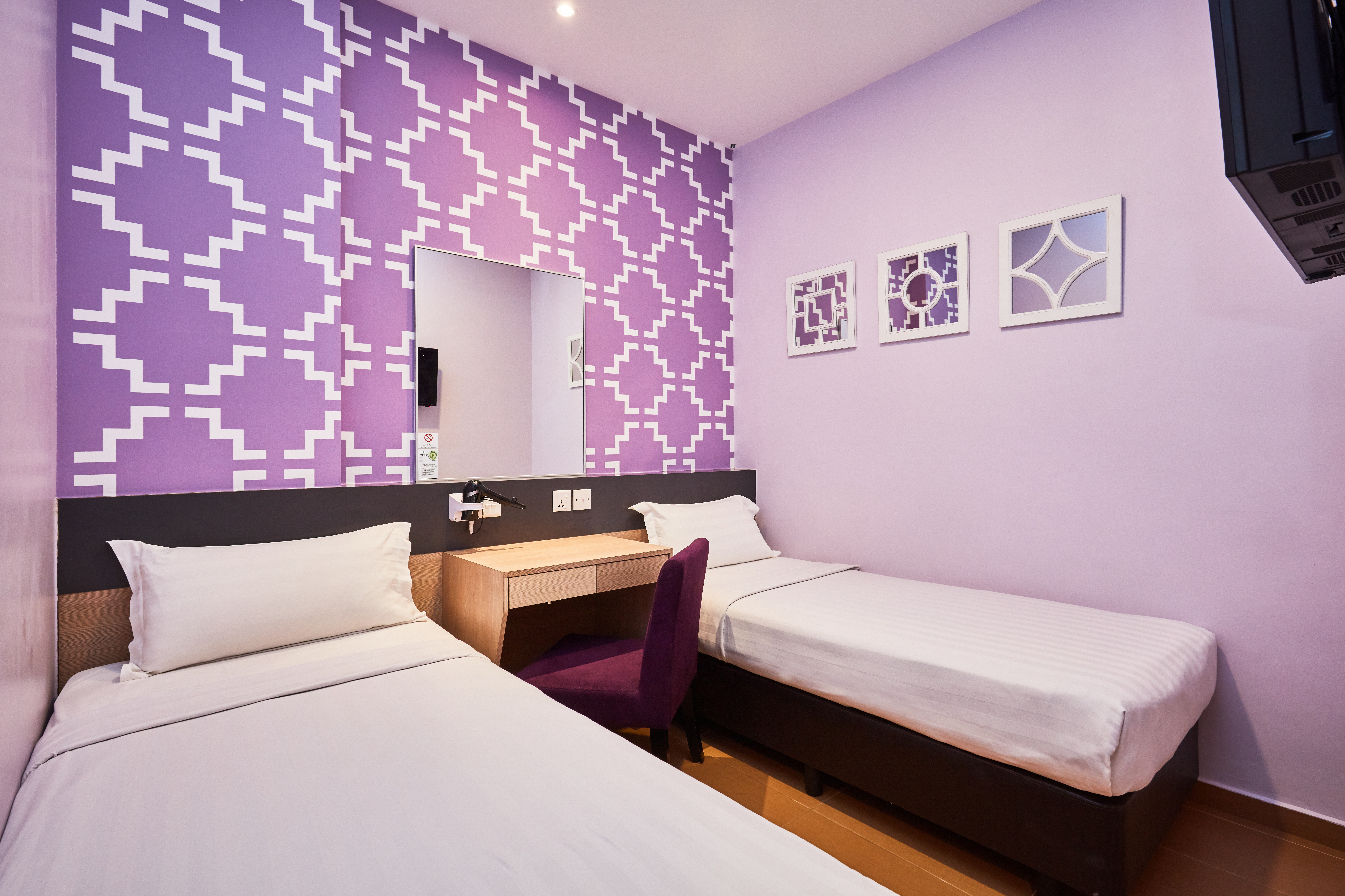 Standard, Twin Beds, No Window