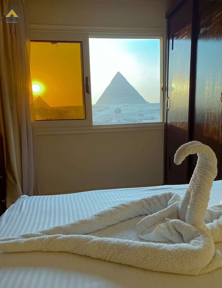 Egypt Pyramids Inn 13/50